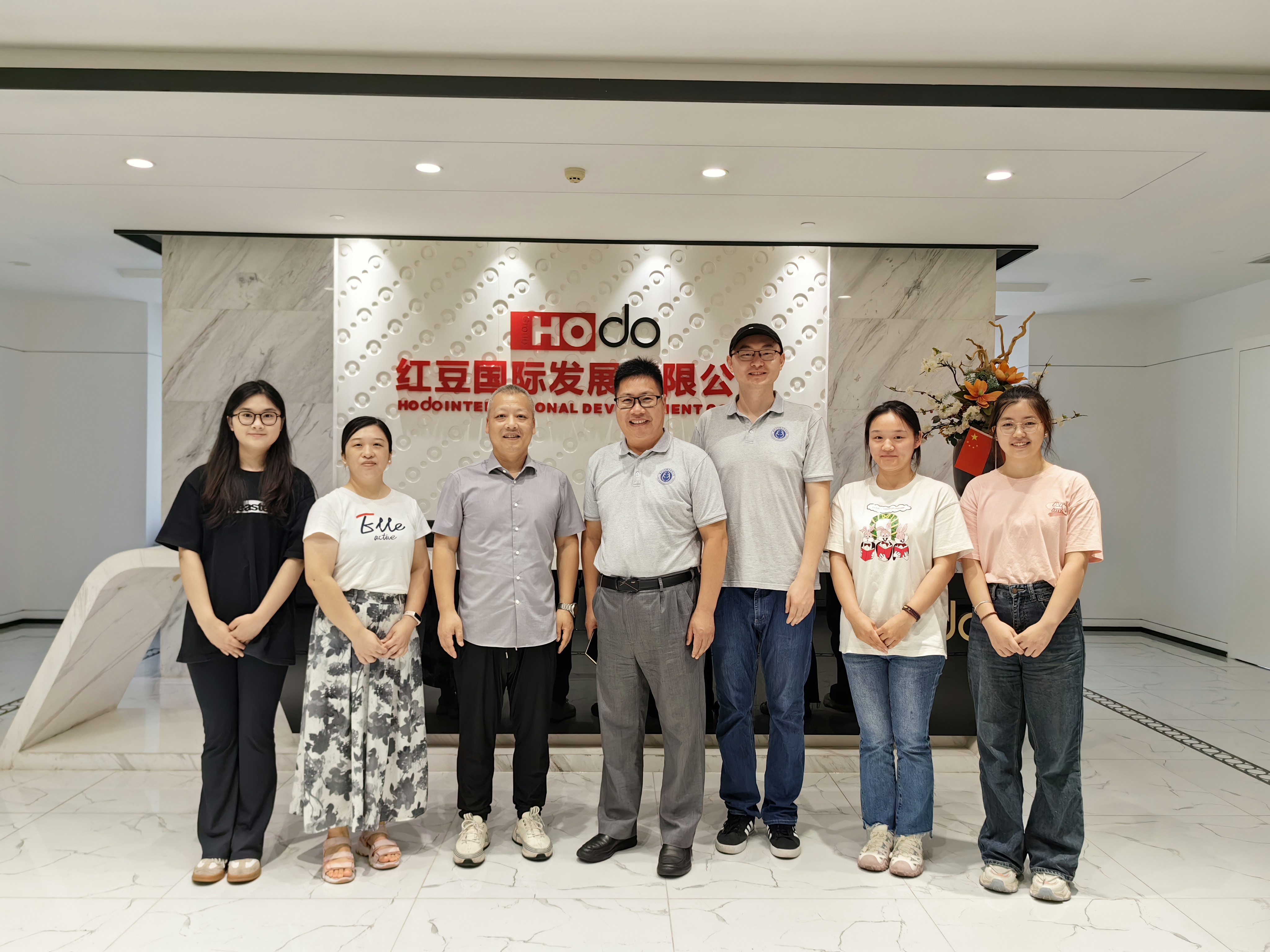 集体合影.jpg 集体合影.jpg